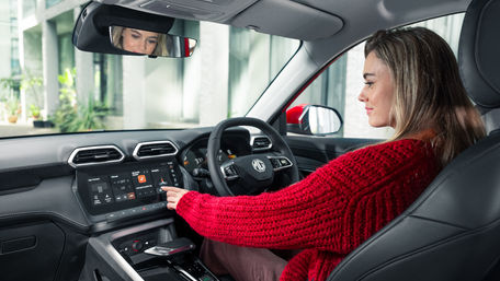 MG HS petrol parked car image