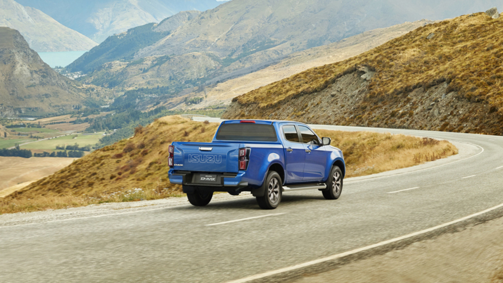 Isuzu D-Max fishing image