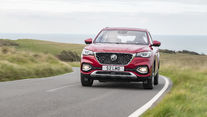 MG HS hybrid driving image